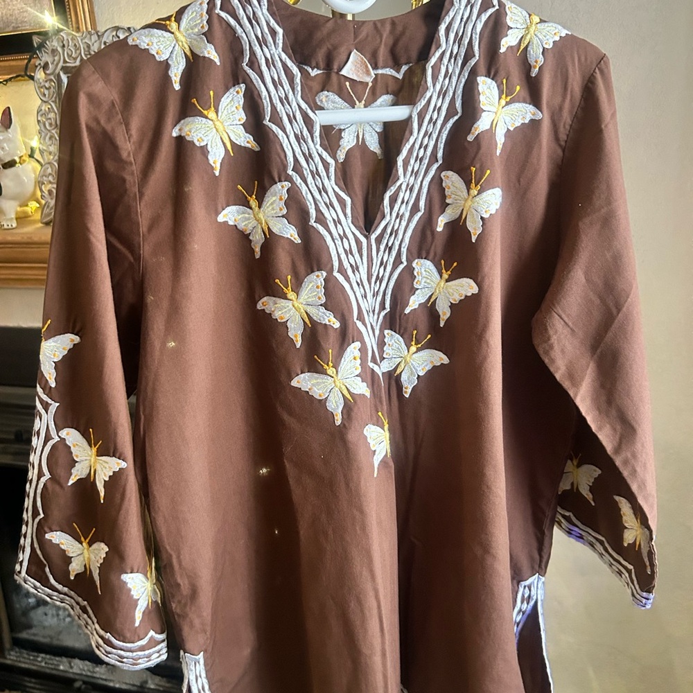 Vintage FLAIR V-neck Brown Butterfly Embroidered Women's Top 🦋